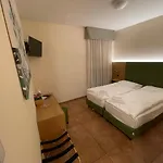 特里雅特酒店 酒店 3*