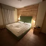 特里雅特酒店 3*